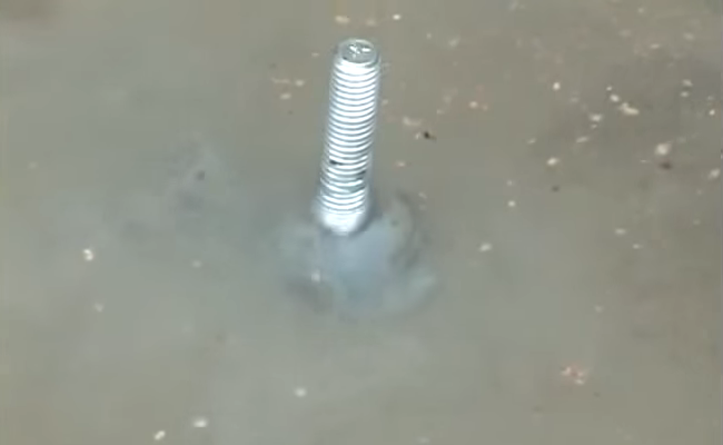 фото пример установленного крепежа в водонасыщенном бетоне фото пример установленного крепежа в водонасыщенном бетоне