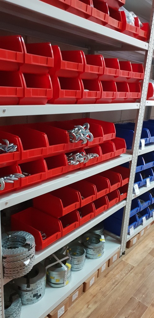 ящики из крепкого пластика и надежные складские стеллажи ящики из крепкого пластика и надежные складские стеллажи