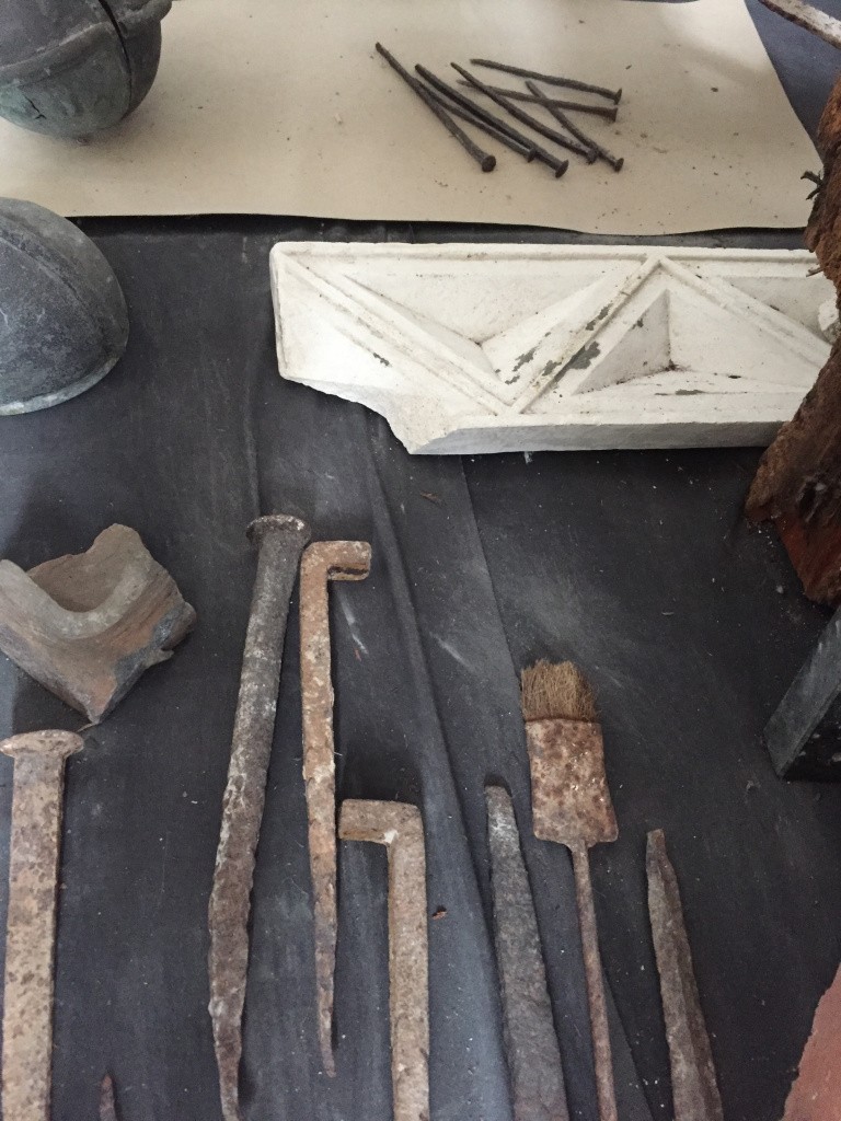 гвозди, найденные при реставрации Александрийской лютеранской церкви в Нарве (постройка 1884 года)