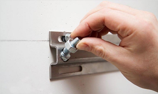 установка водонагревательного котла анкерами