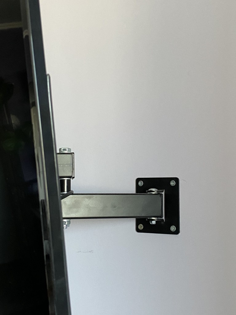 пример крепления кронштейна под телевизор с диагональю 40' пример крепления кронштейна под телевизор с диагональю 40'